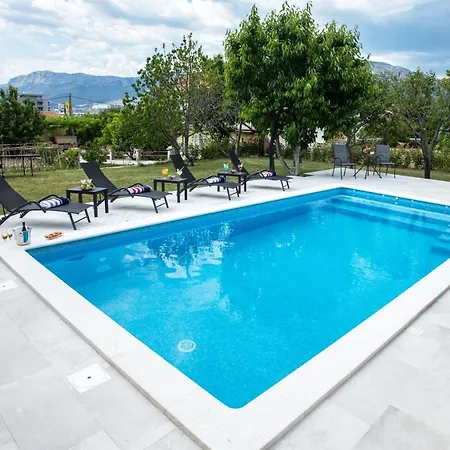 Fig Villa *